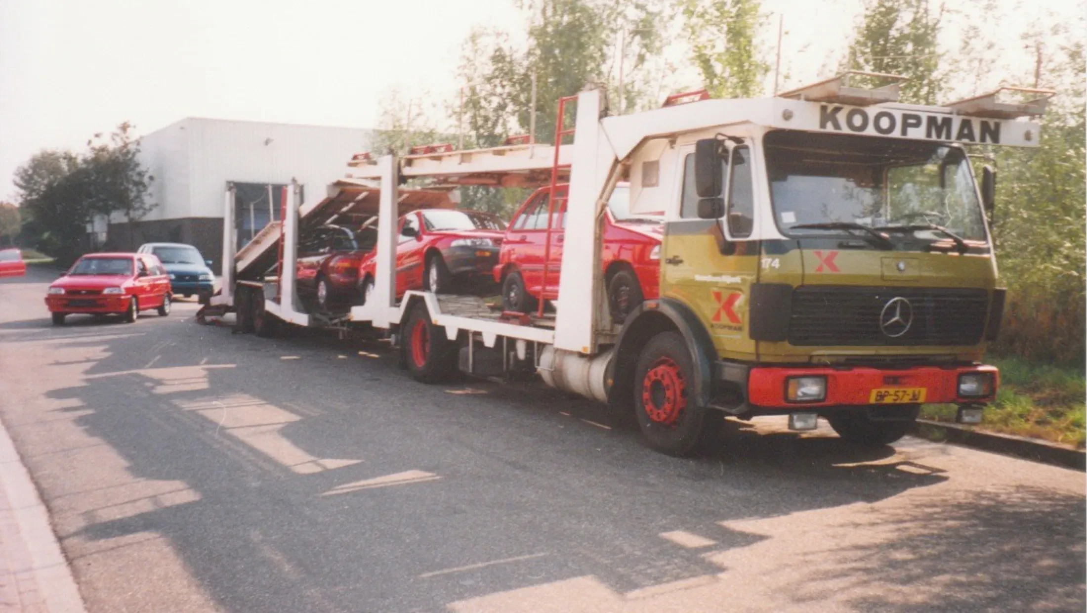 Aankomst vrachtwagen vol met KIA