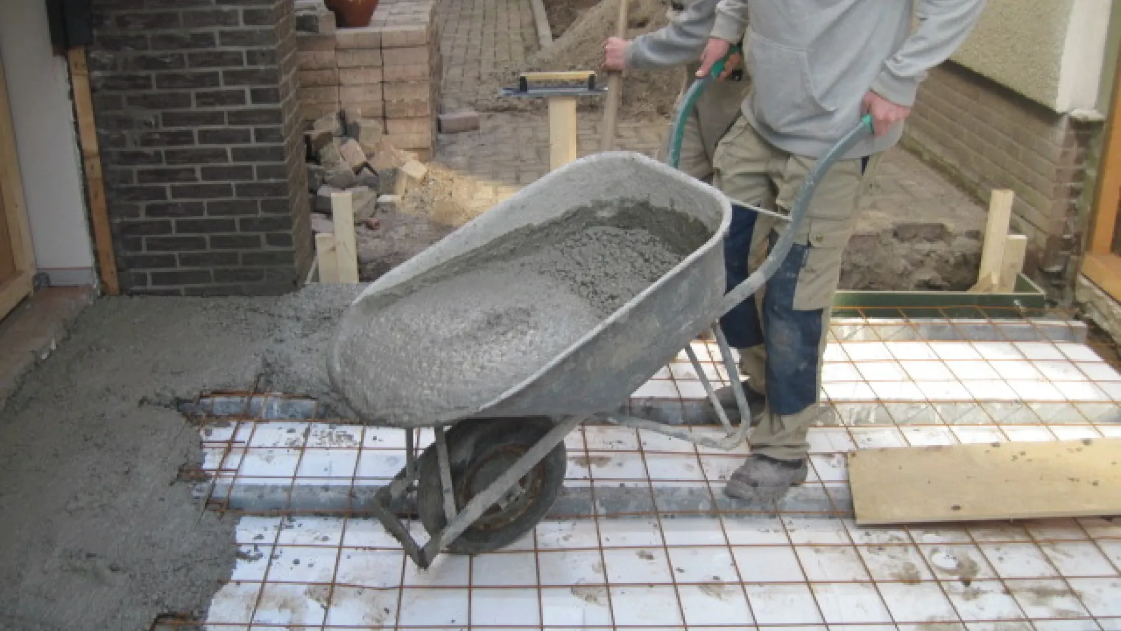 Beton voor de doorgang werkplaats showroom