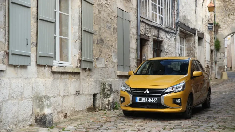 Mitsubishi Space Star Sand Yellow